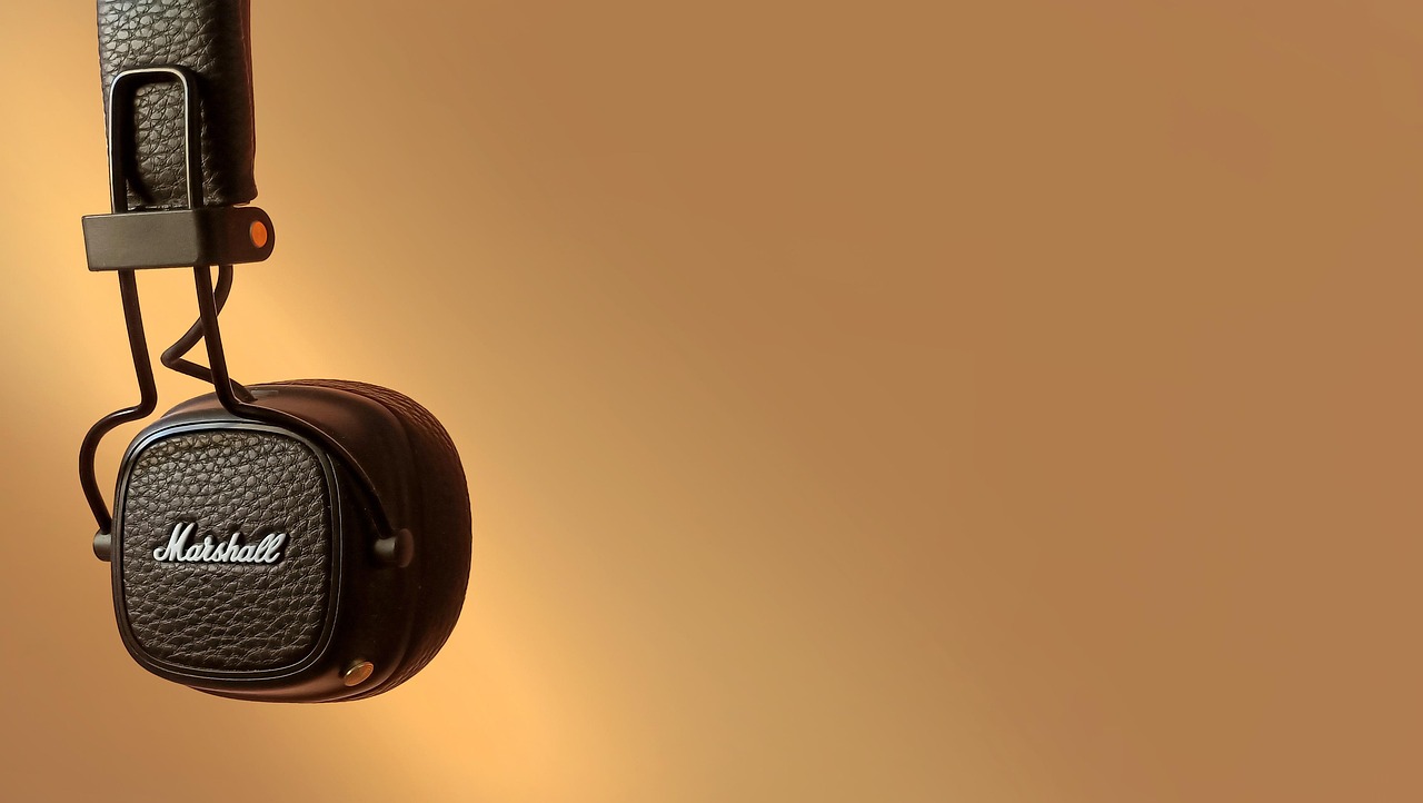 entdecken sie kabellose kopfhörer mit herausragendem klang, langer akkulaufzeit und modernem design. perfekt für musik, telefonate und unterwegs – erleben sie grenzenlose freiheit ohne kabel.